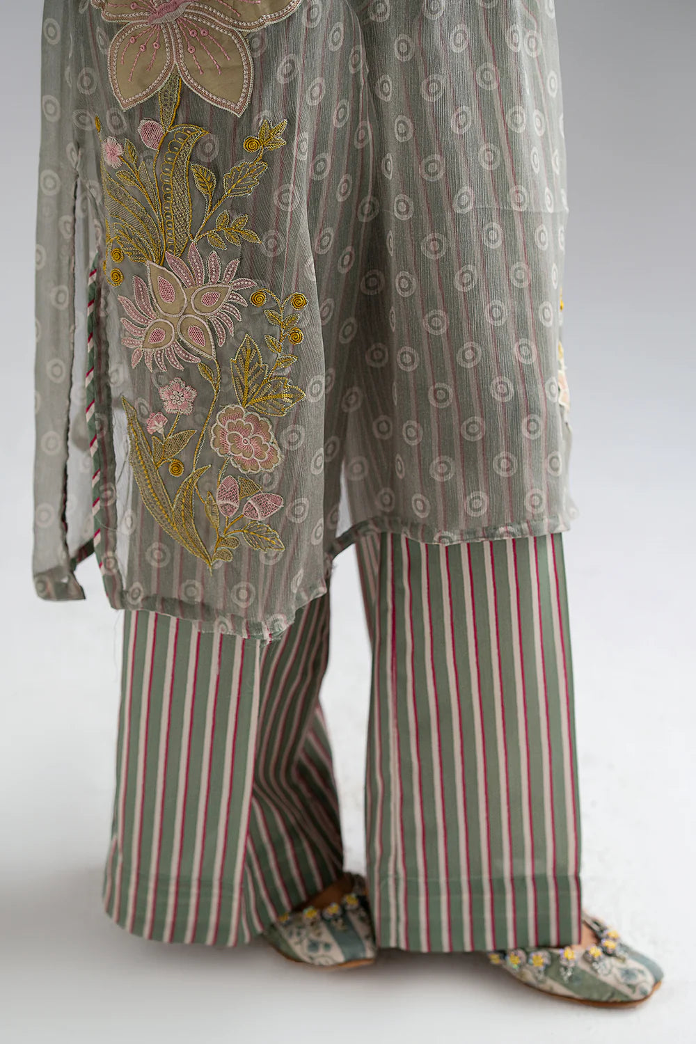 EMBROIDERED SUIT (Ethnic)